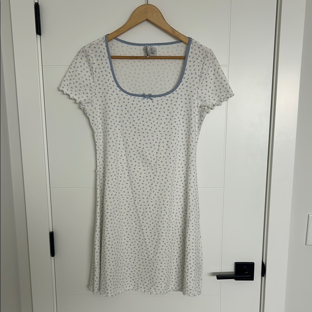 H&M Divided White and Blue Striped Top